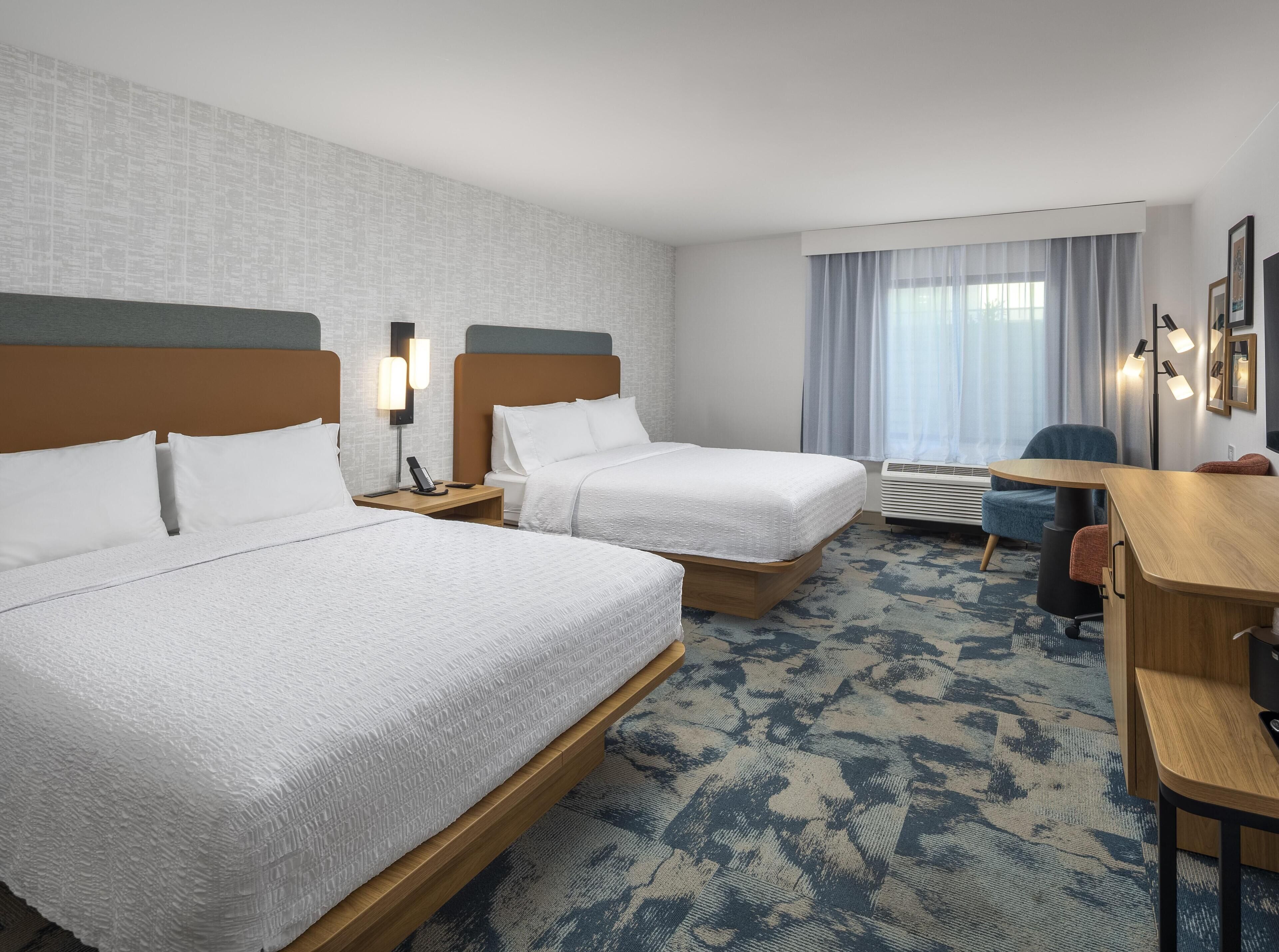 高級寢具、Tempur-Pedic 床墊、書桌、手提電腦工作空間