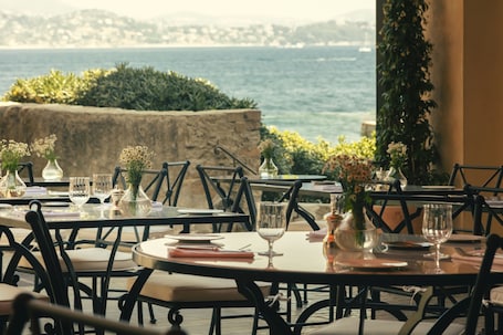 Terrace/patio. Hôtel La Ponche
