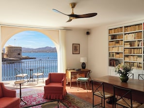 Appartement La Glaye | 高級寢具、迷你吧、客房內保險箱、布置獨特