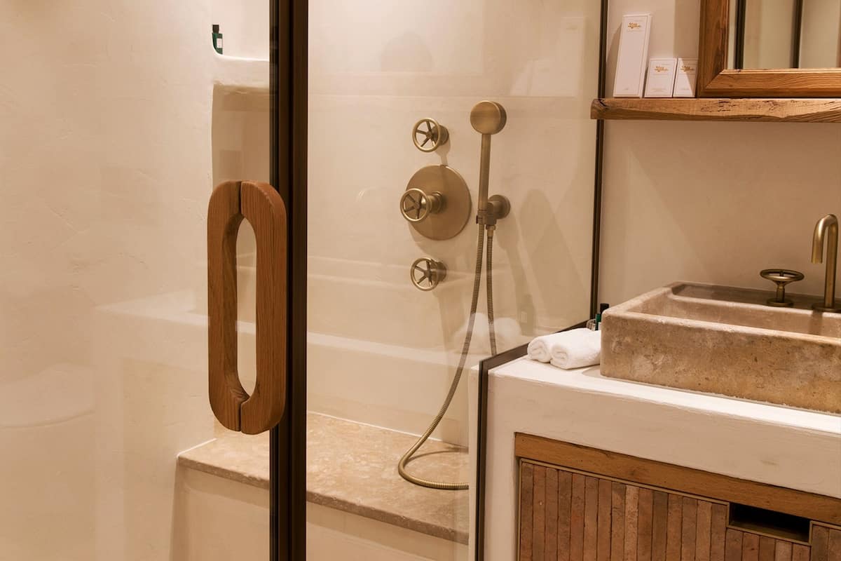 appartement pablo picasso | bathroom | designer toiletries, hair dryer, bathrobes, slippers