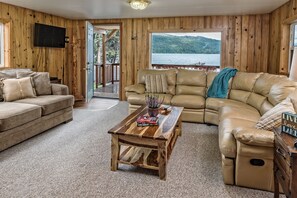 Eagles Nest 1 Bedroom Cabin - Full Log Bed  | Living area - Shelter Cove Resort and Marina (Crescent)