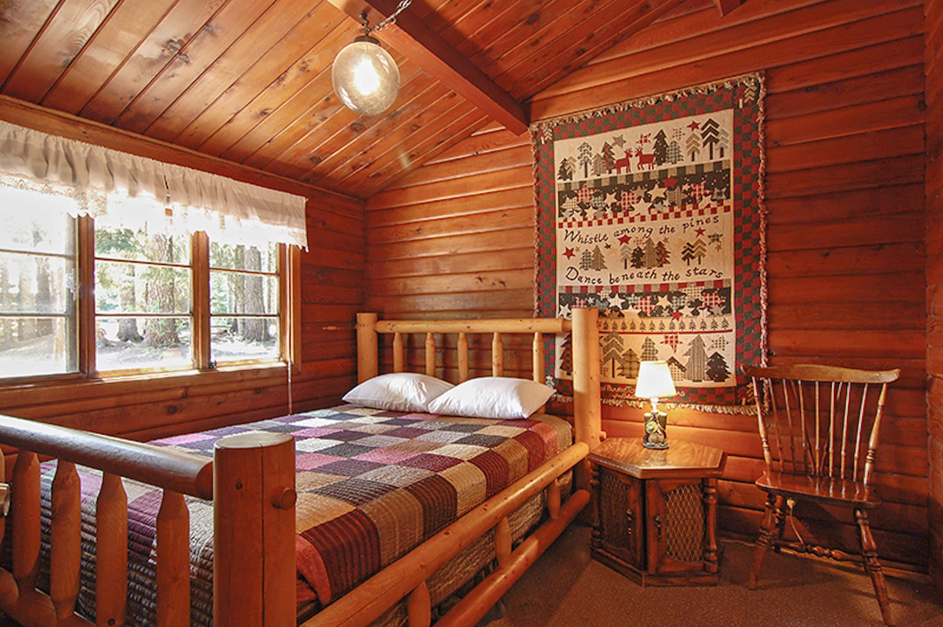 deschutes 2 bedroom cabin | individually decorated, individually furnished, bed sheets