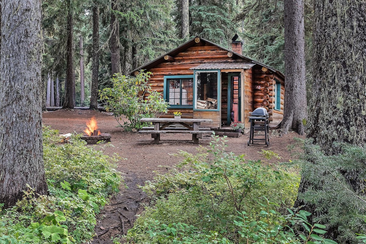 Odell Lake Historic Cabin-Queen Log Bed | Terrace/patio