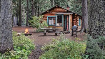Odell Lake Historic Cabin-Queen Log Bed | Terraza o patio