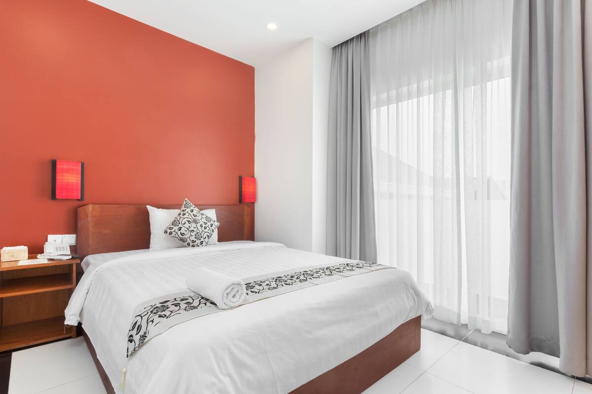 Kaliteli yatak takımı, kuştüyü yorgan, yastık yüzeyli yatak, minibar