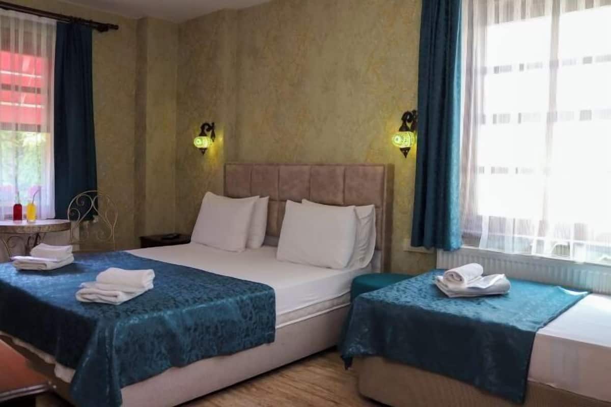 Roupas de cama premium, frigobar, escrivaninha, quartos à prova de som