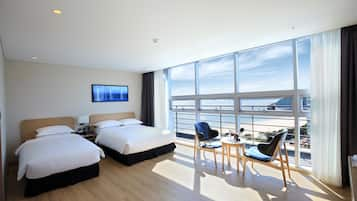 Suite, Multiple Beds, Partial Sea View