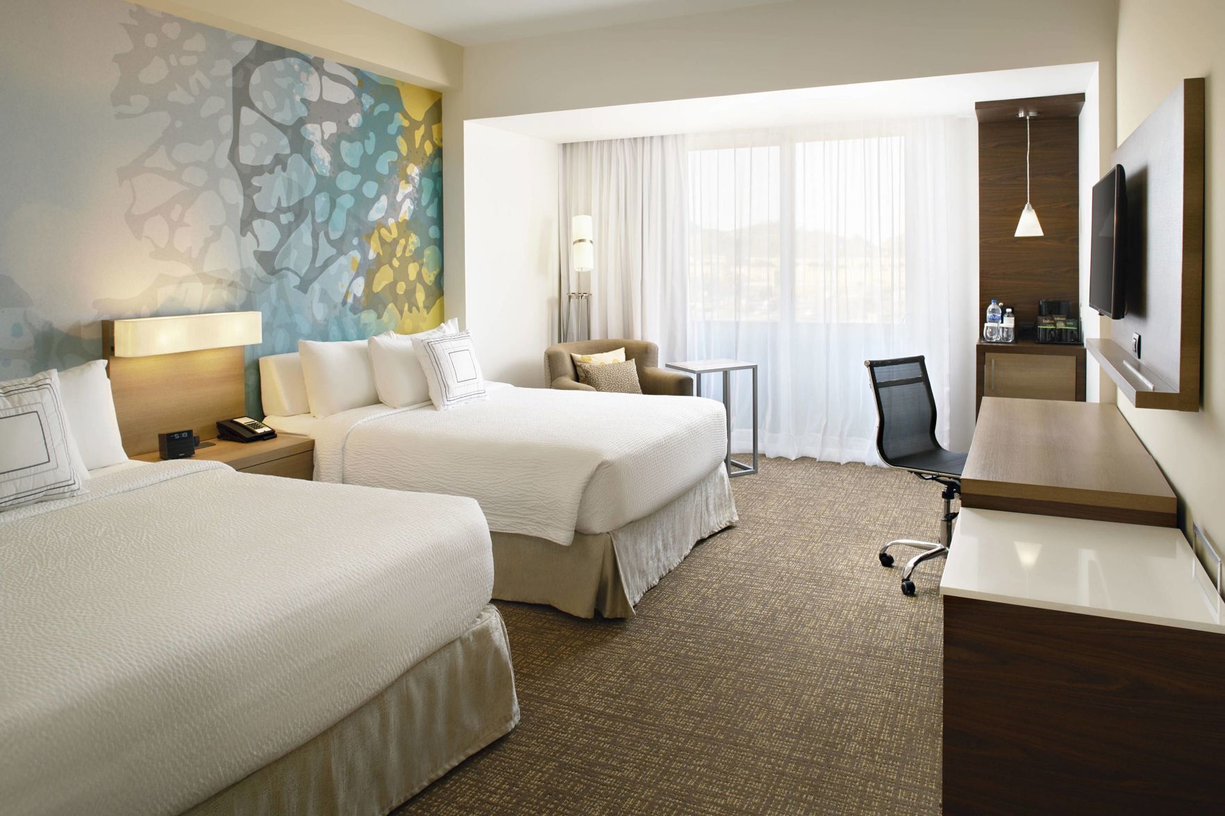 Hypo-allergenic bedding, in-room safe, desk, blackout drapes