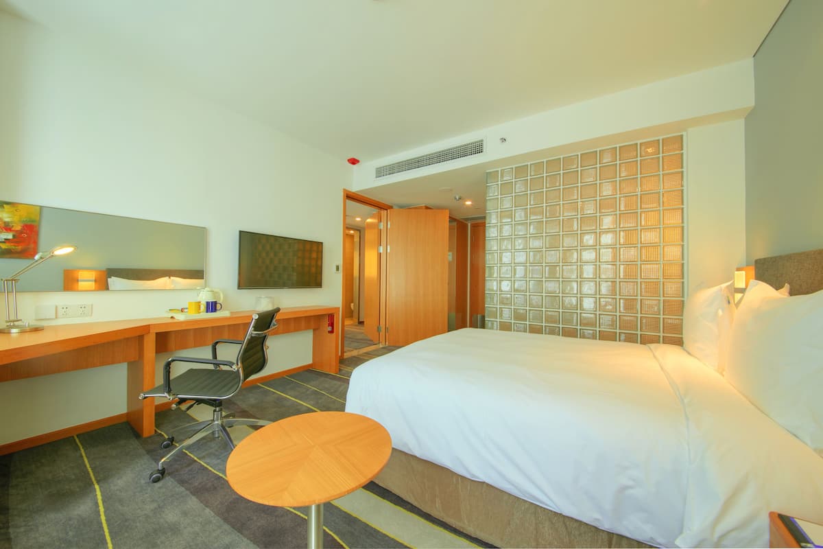 In-room safe, desk, WiFi (free), bed sheets