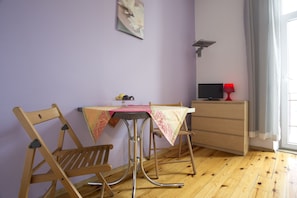 Daily cooked-to-order breakfast (PLN 30 per person)