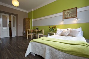 Standard Apartment, Kitchenette | Desk, iron/ironing board, free WiFi