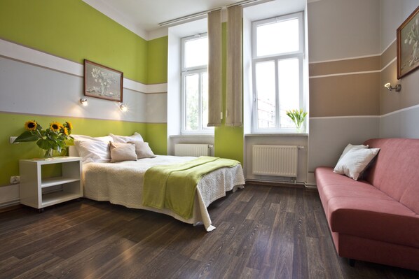 Standard Apartment, Kitchenette | Desk, iron/ironing board, free WiFi