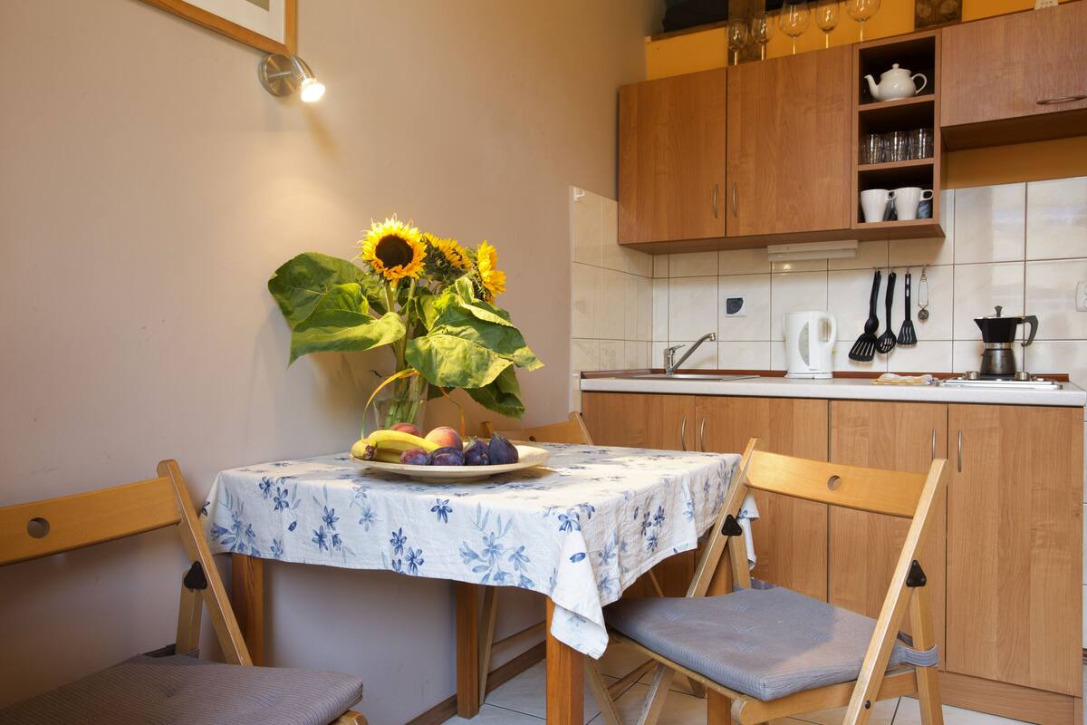 Apartment, 1 Bedroom, Kitchenette | Private kitchen | Coffee/tea maker, fridge, stovetop