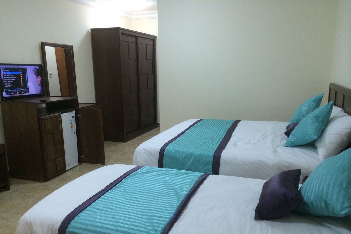 Free cribs/infant beds, rollaway beds