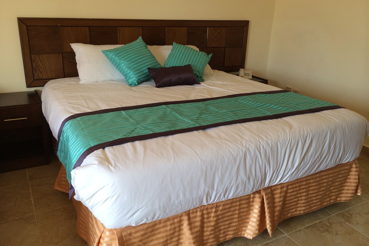 Free cribs/infant beds, rollaway beds