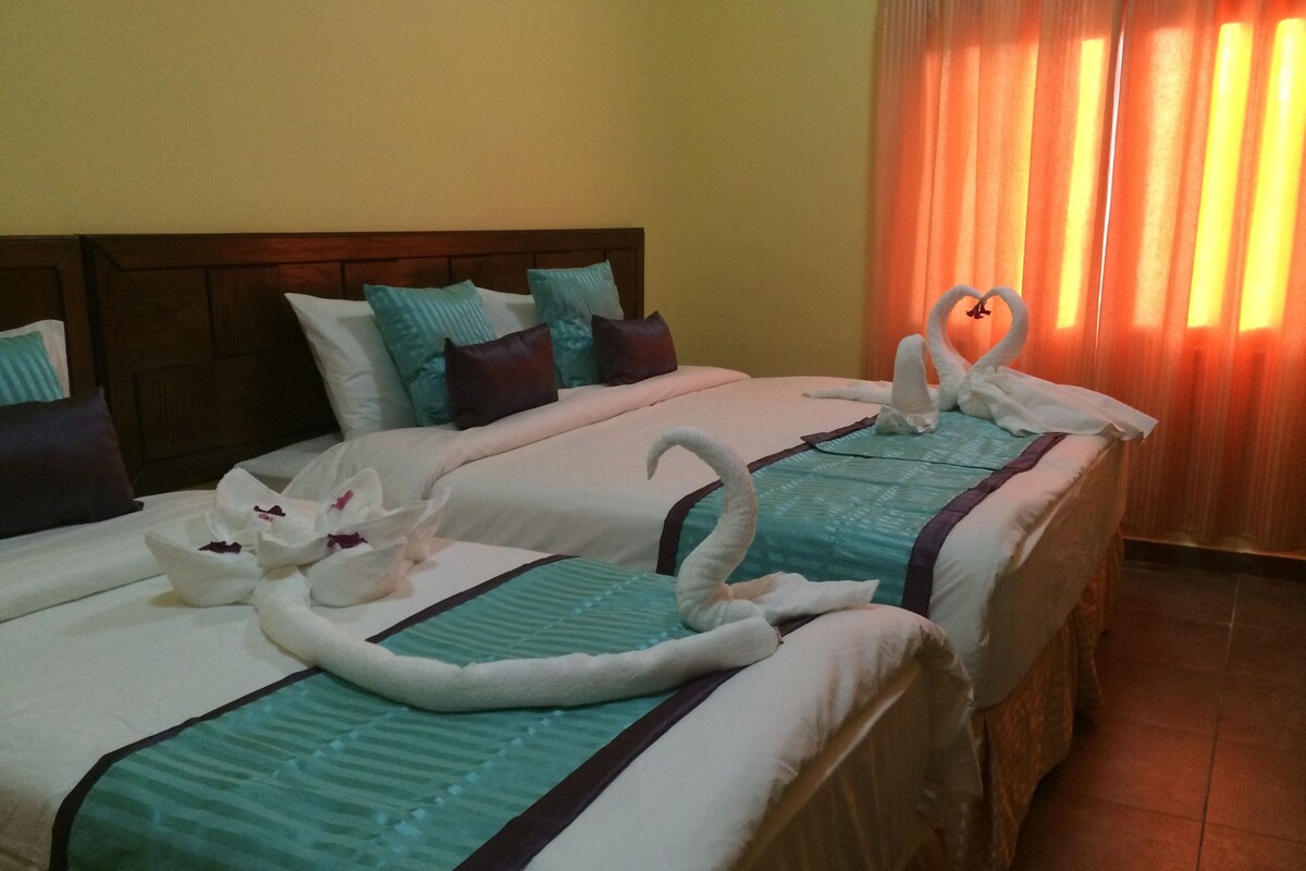 Free cribs/infant beds, rollaway beds