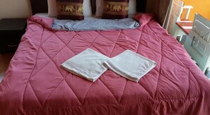 Standard Triple Room | Minibar, desk, blackout drapes, free WiFi - Kham Phai House (Chiang Mai)