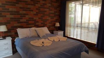 Standard-Doppel- oder -Zweibettzimmer | Schreibtisch, Bügeleisen/Bügelbrett, kostenloses WLAN, Bettwäsche