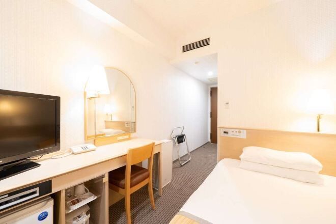 In-room safe, desk, free WiFi