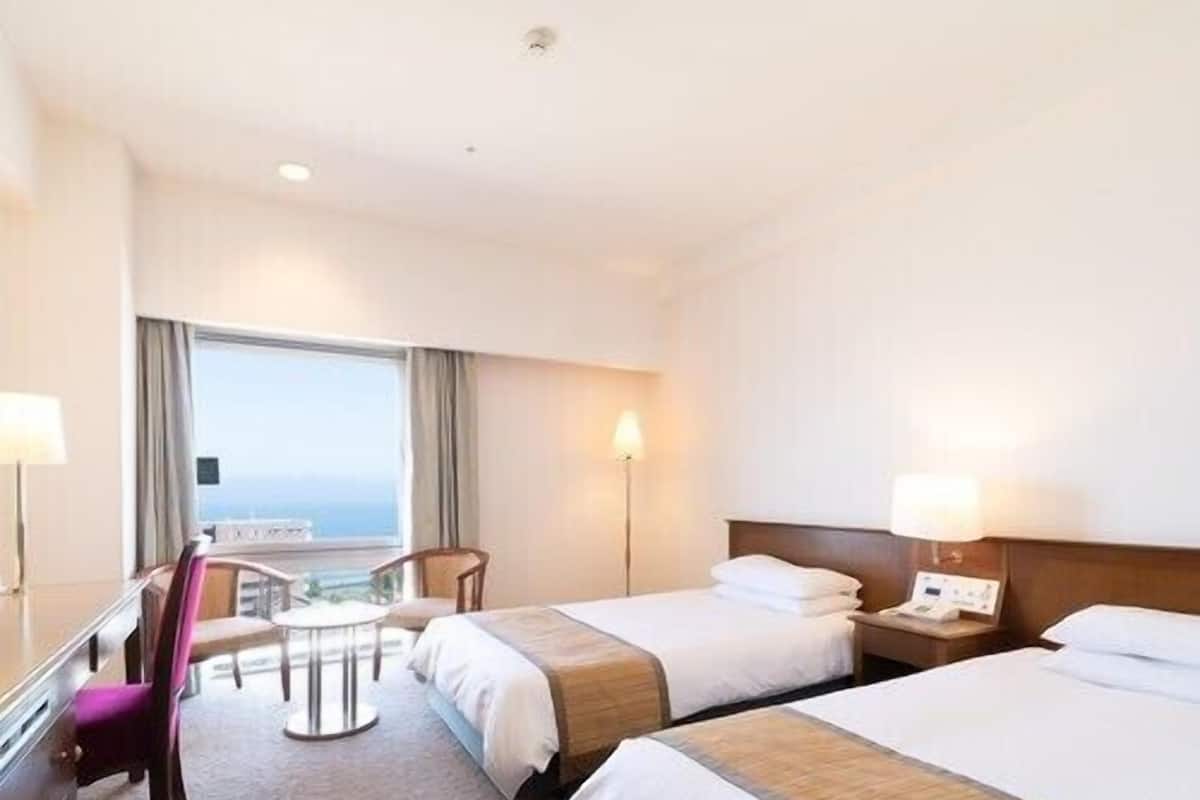 In-room safe, desk, WiFi (free)
