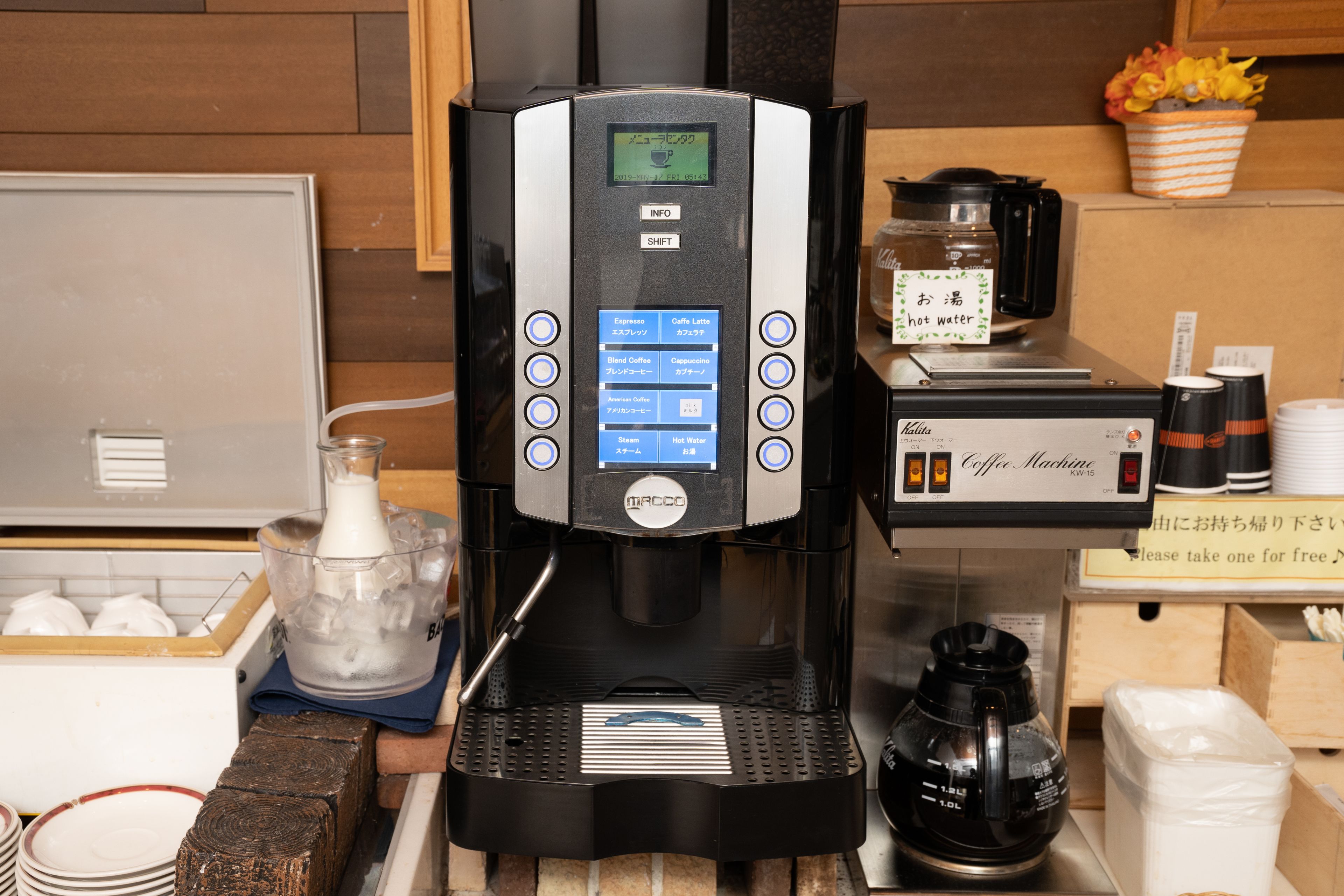 daily buffet breakfast (jpy 1800 per person)