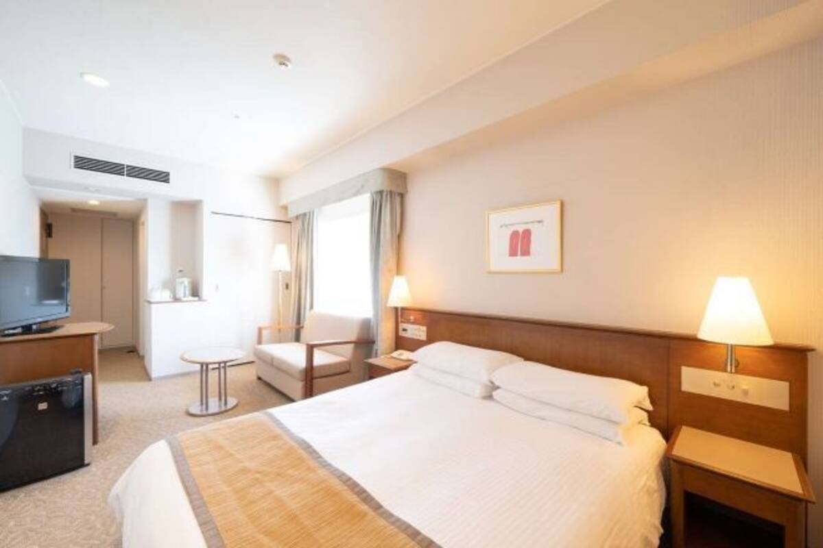 In-room safe, desk, free WiFi