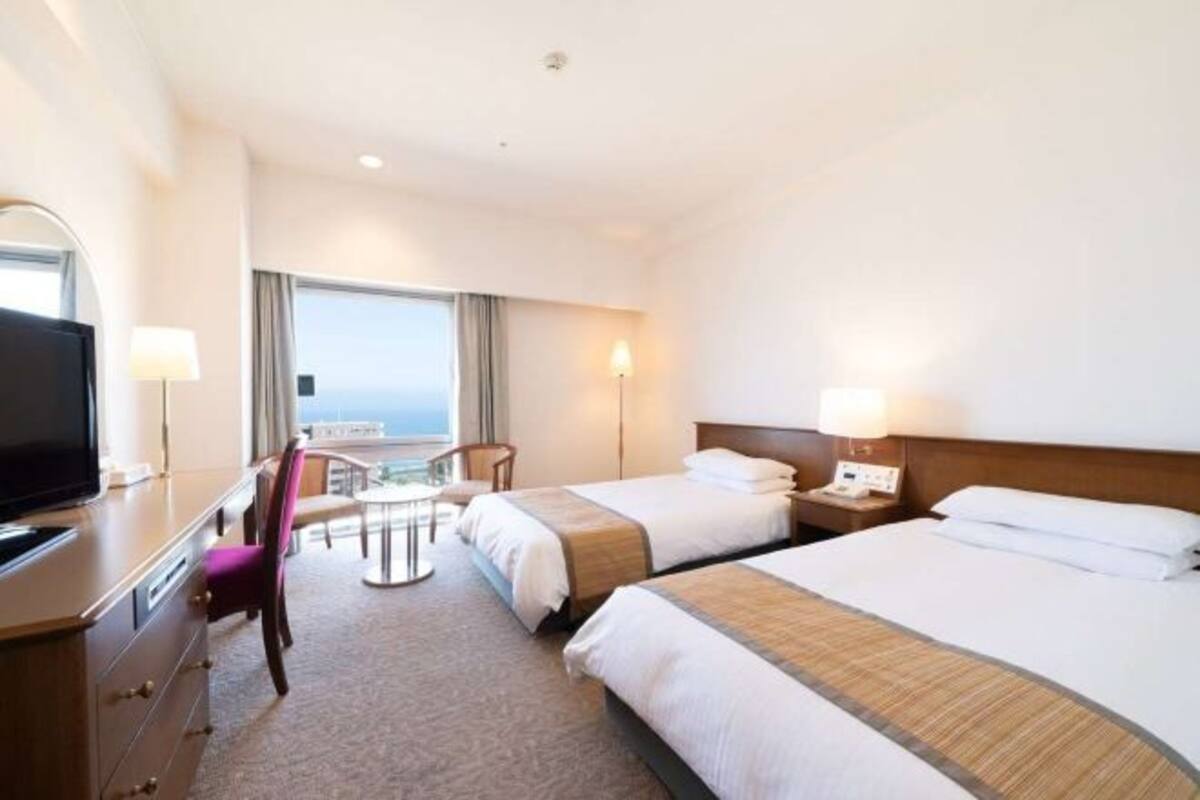 In-room safe, desk, free WiFi