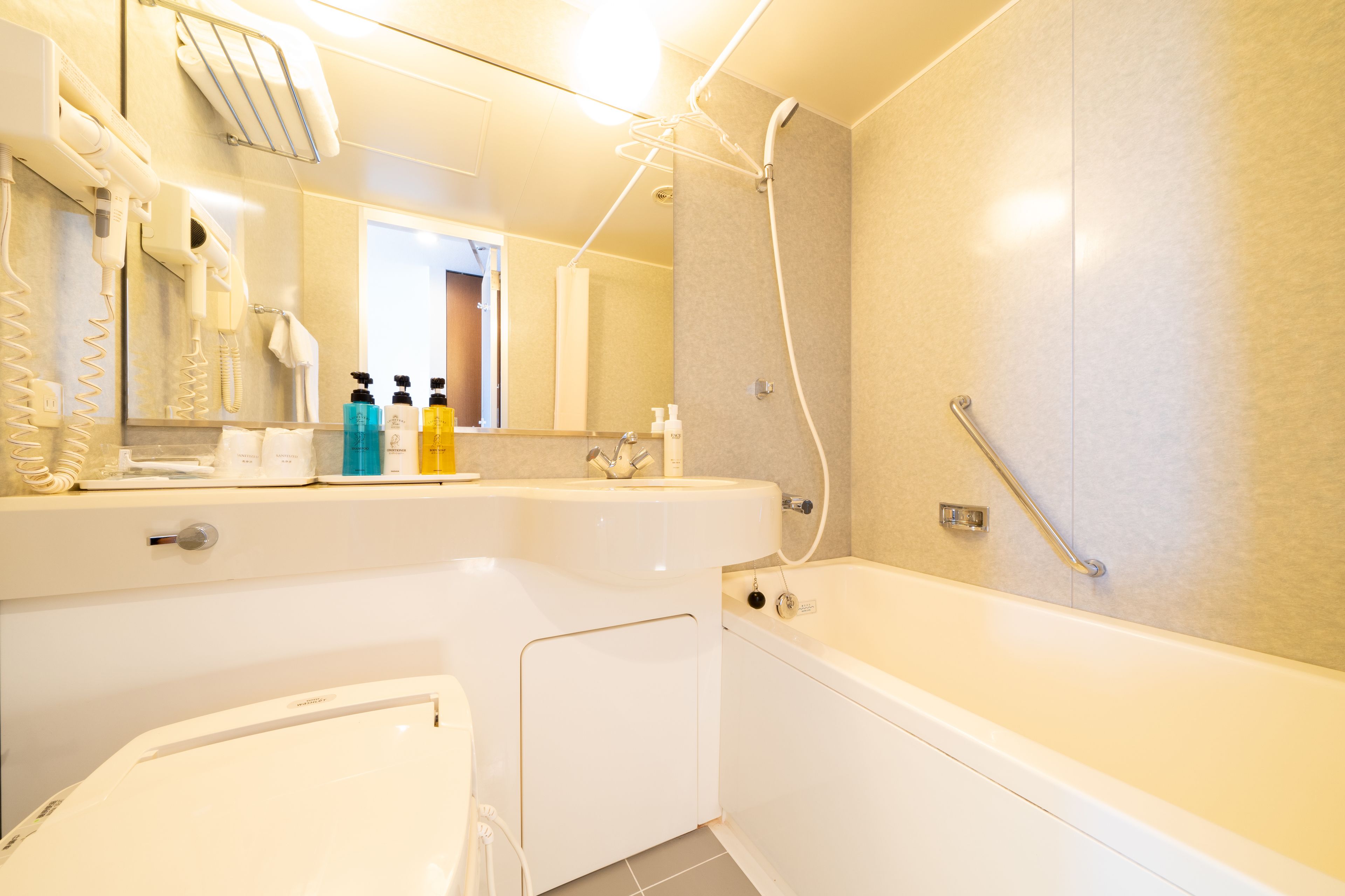 combined shower/bathtub, free toiletries, hair dryer, slippers