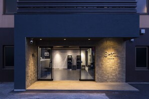 Pintu masuk properti
