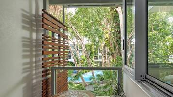 2 Queen Studio Suite | 2 bedrooms, individually decorated, individually furnished
