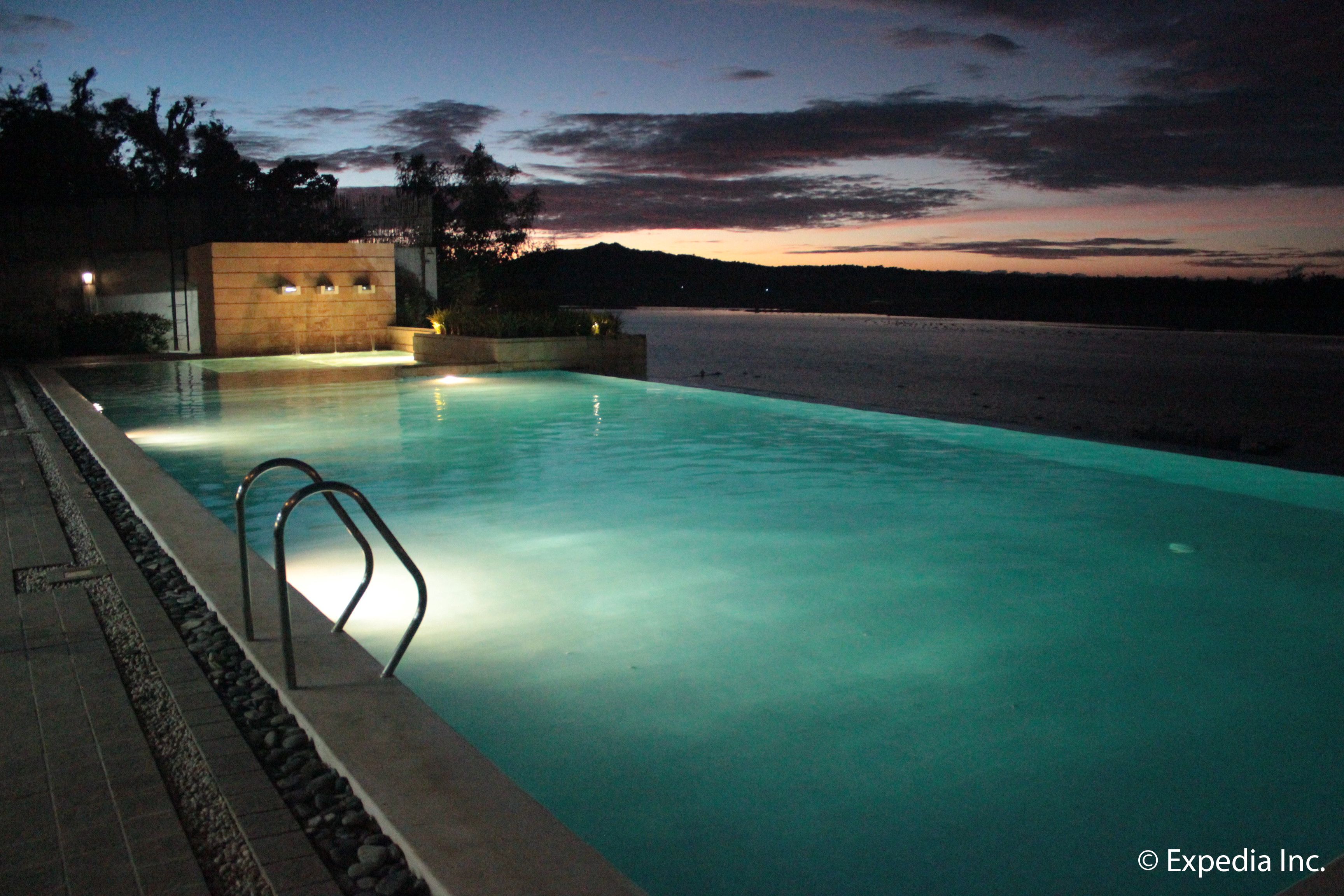 Outdoor pool, free pool cabanas