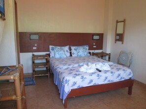 Phòng Tiêu chuẩn, 1 giường cỡ queen | Két bảo mật tại phòng, bàn, truy cập Internet không dây miễn phí 