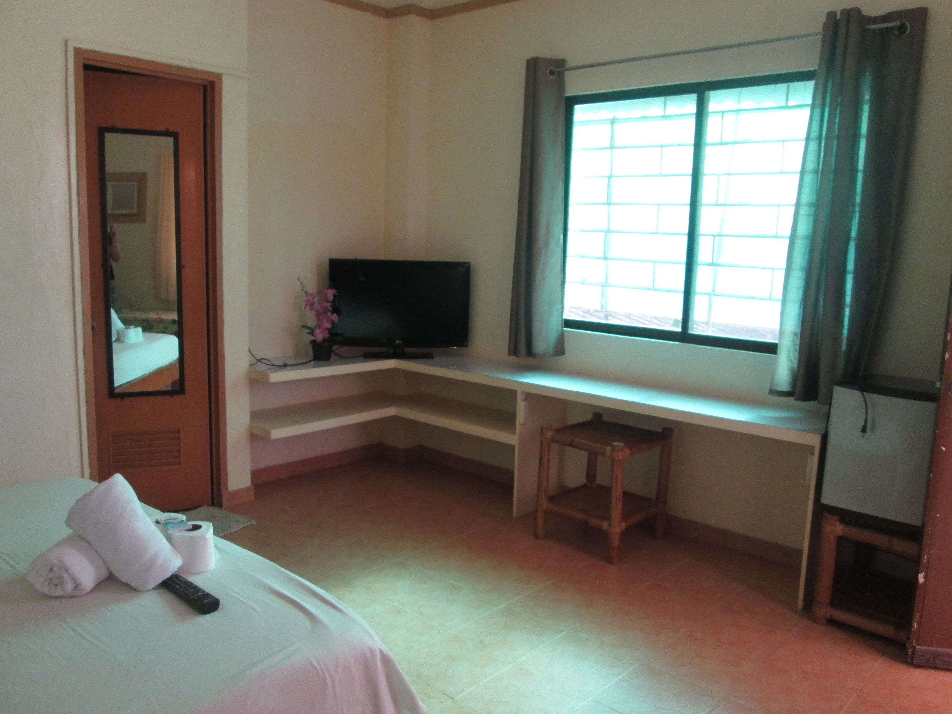 in-room safe, desk, free wifi, bed sheets