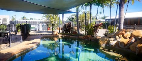 Kolam renang terbuka