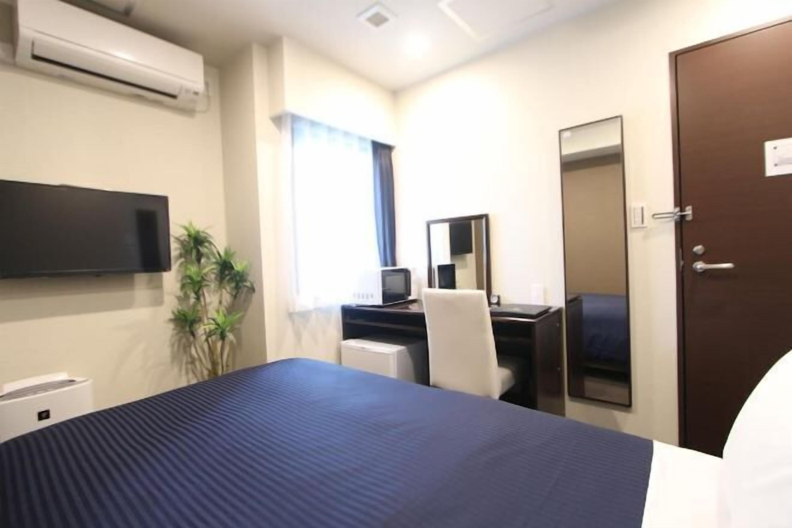 Desk, free WiFi, bed sheets