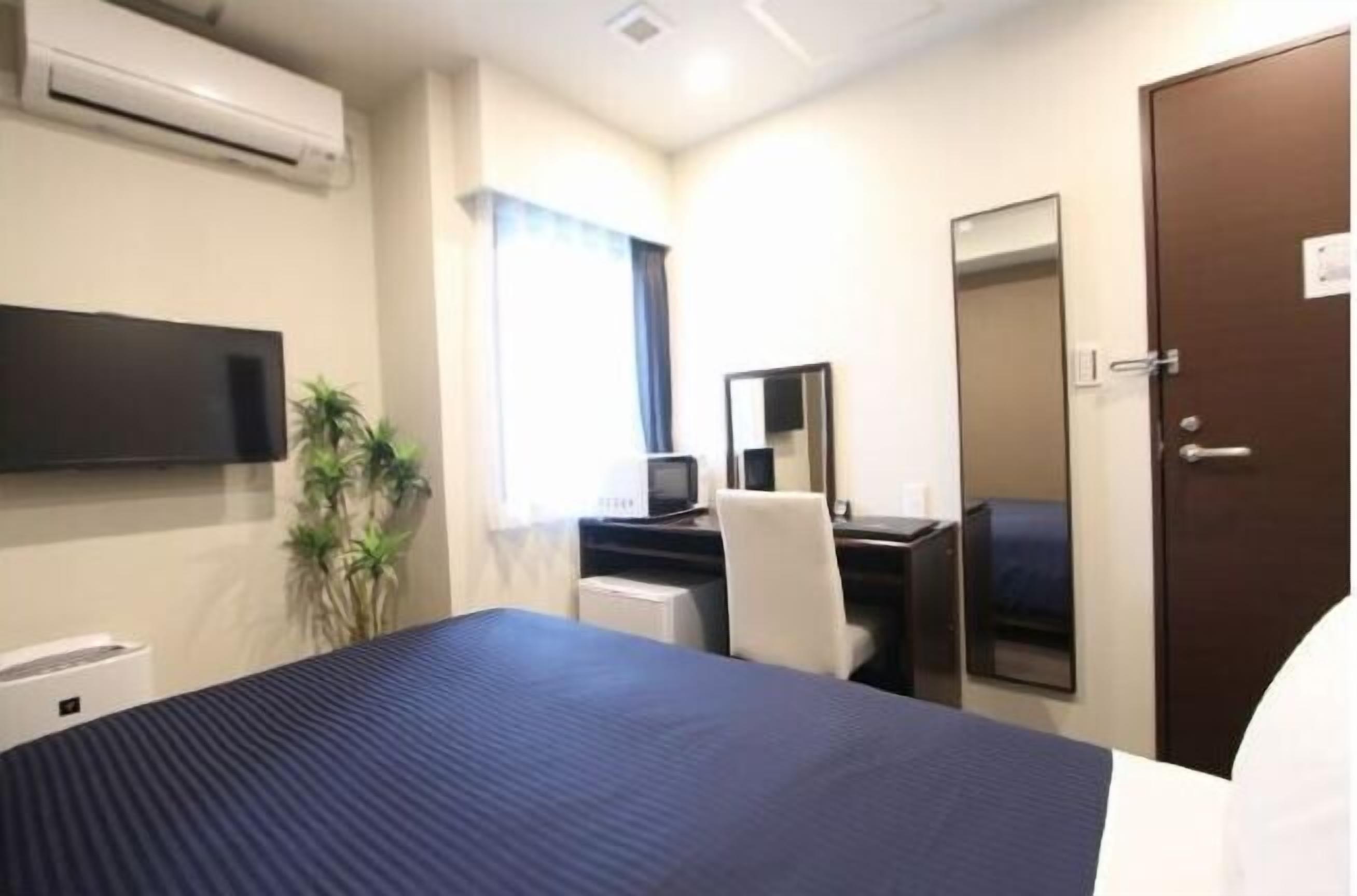 Desk, free WiFi, bed sheets