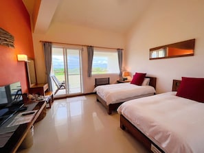 Double Room, Ocean View (B1-2 single beds) | Premium bedding, desk, soundproofing, free WiFi - Kenting Comic B&B (Hengchun)