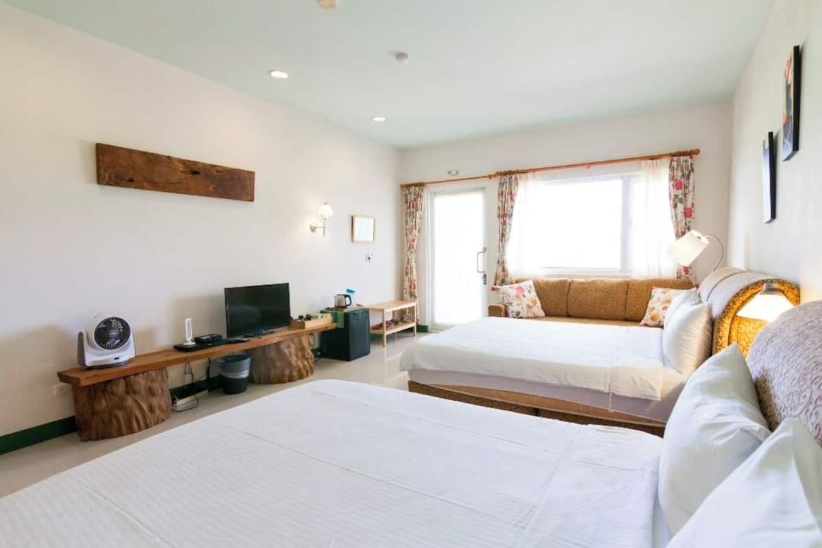 Premium bedding, desk, soundproofing, free WiFi