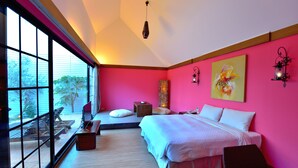 A bedroom with a large bed, a bench, and a view of the outdoors. - Kenting Calla Lily Villa (Hengchun)