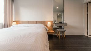 Suite 201 | Premium bedding, down duvets, memory-foam beds, individually decorated - Albescent Pool Villa (Gyeongju)
