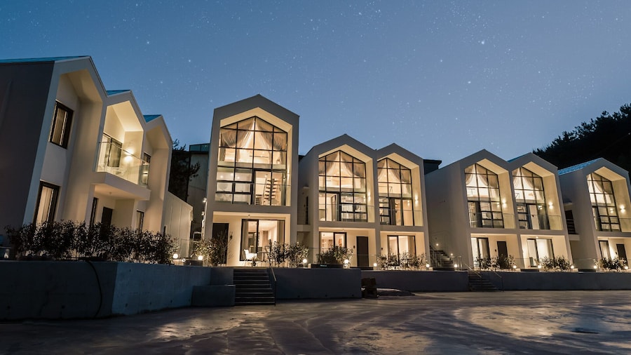 Albescent Pool Villa