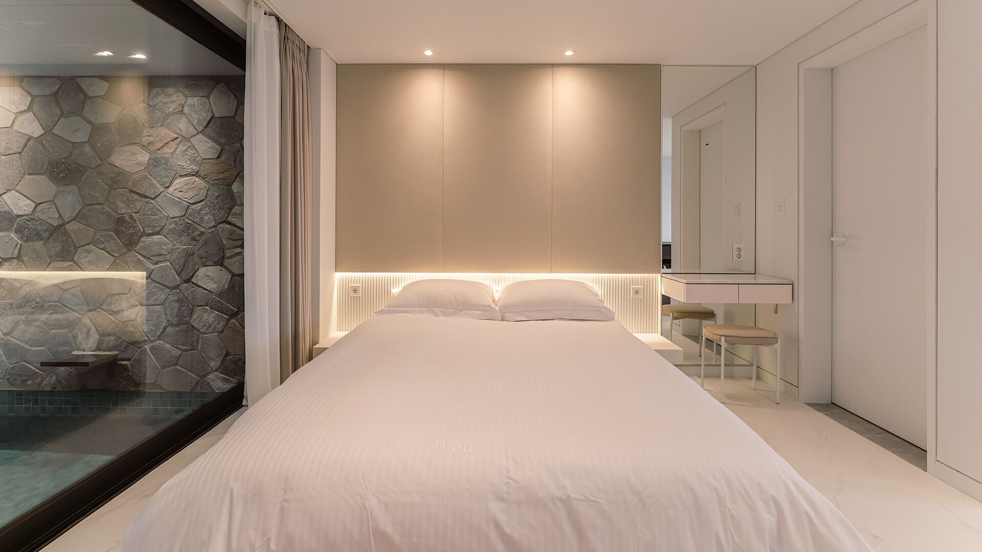 Pool villa A | Literie de qualité, couette en duvet