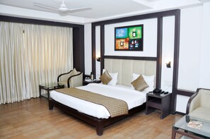 Minibar, in-room safe, desk, iron/ironing board