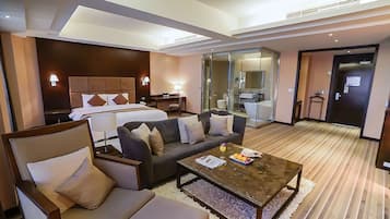 Executive Suite | In-room safe, desk, blackout drapes, iron/ironing board (on request)