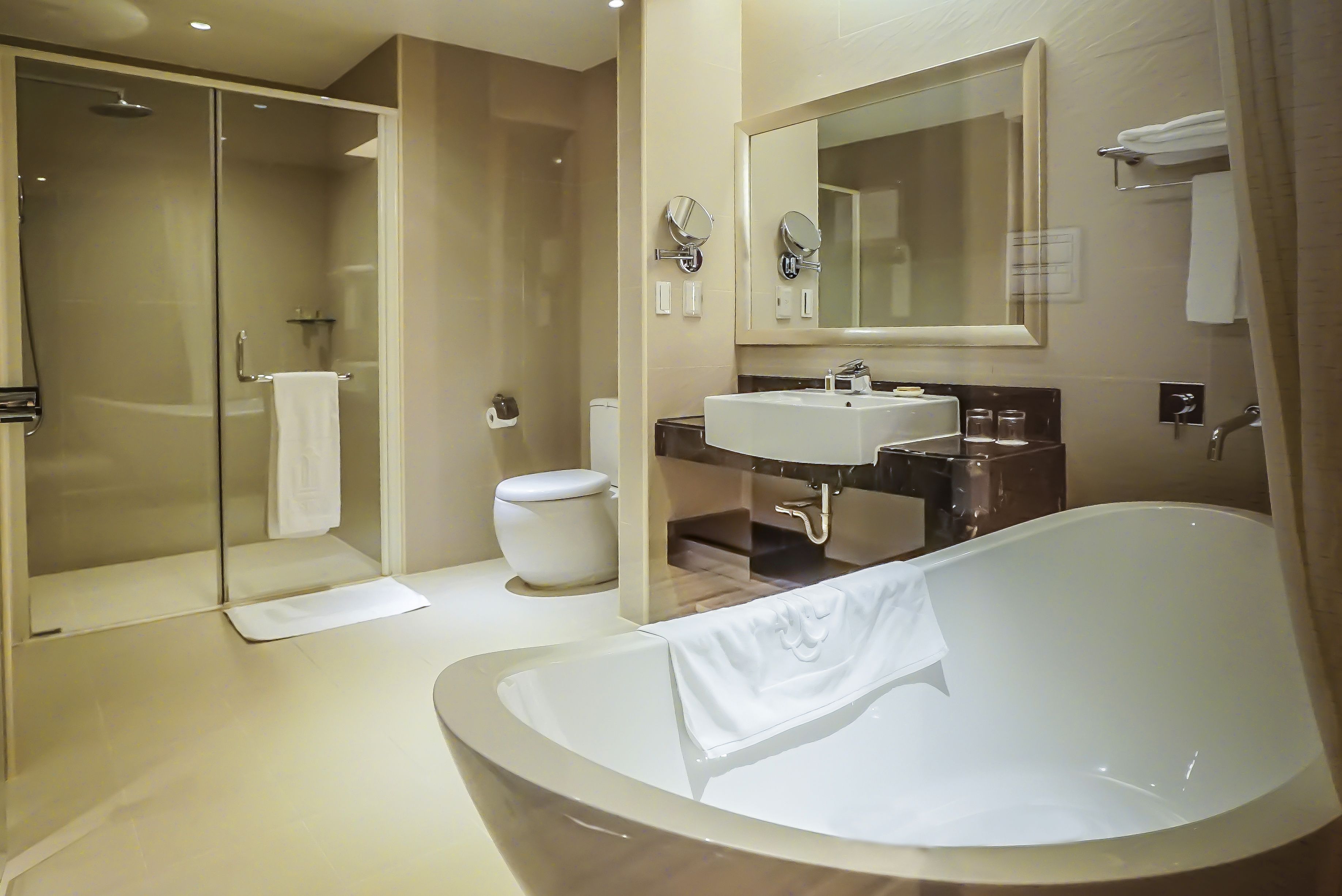 executive suite | bathroom | free toiletries, hair dryer, slippers, towels