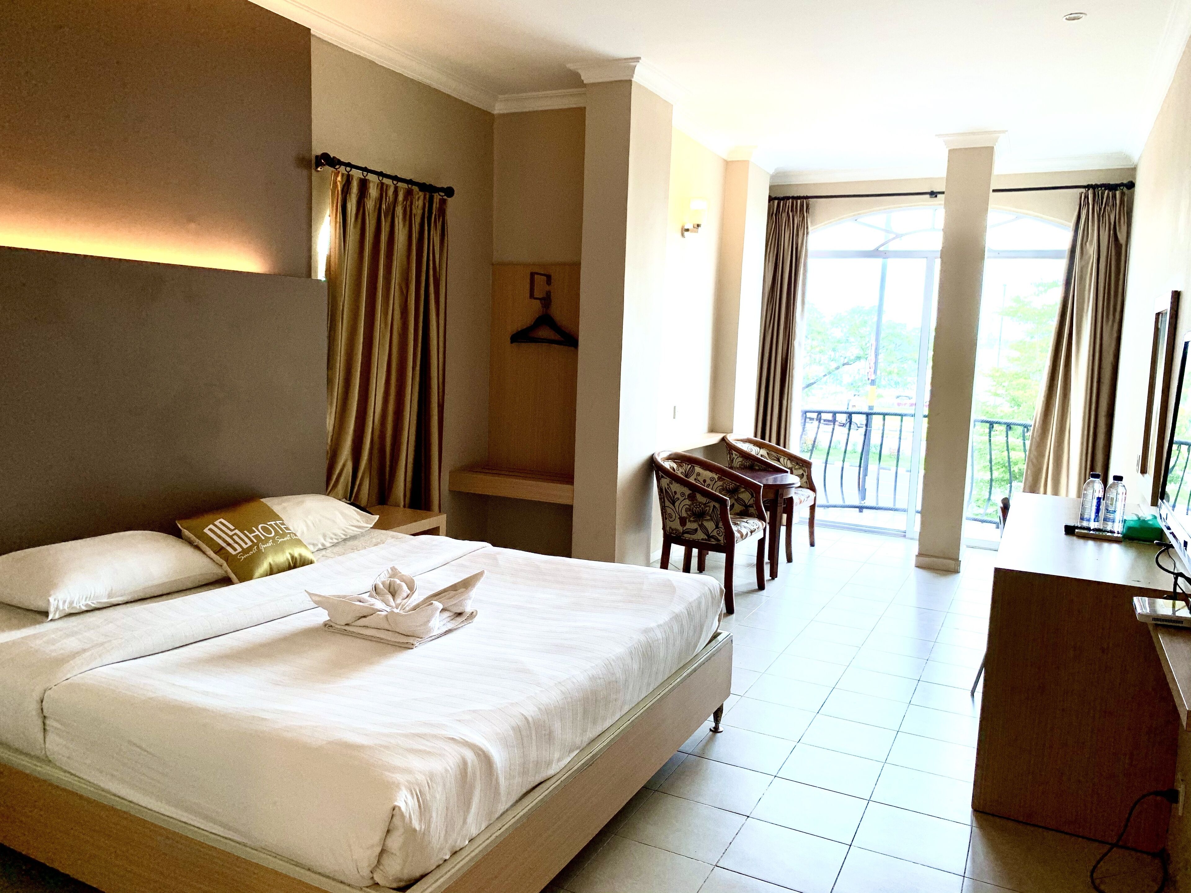 华丽客房 | 办公桌、遮光窗帘、隔音、免费 WiFi