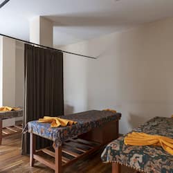 Phòng trị liệu đôi, trị liệu toàn thân, tẩy tế bào chết