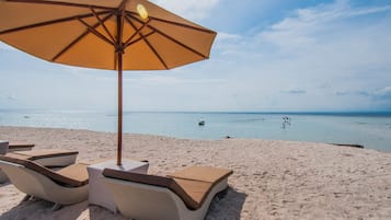 Beach nearby, white sand, kayaking