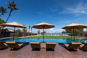 12 indoor pools, outdoor pool - d’Nusa Beach Club and Resort (Lembongan Island)