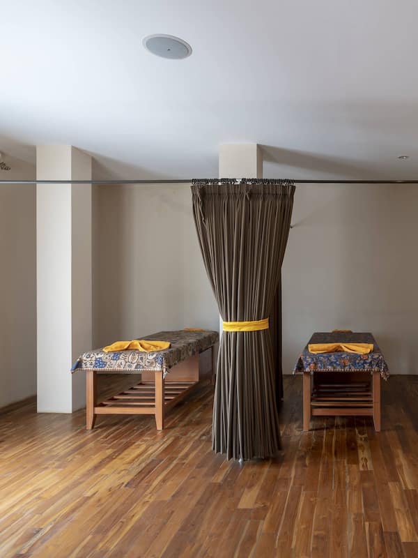 Couples treatment rooms, body treatments, body scrubs, facials